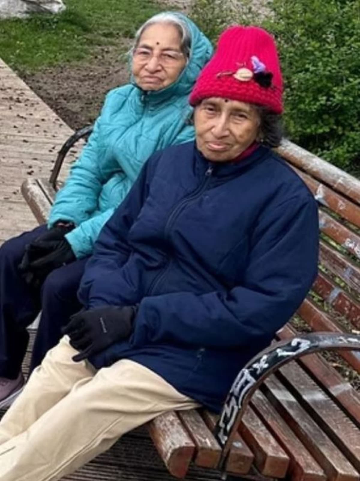 Sisters, 86 & 84, Tour 8 European Countries After Age 70