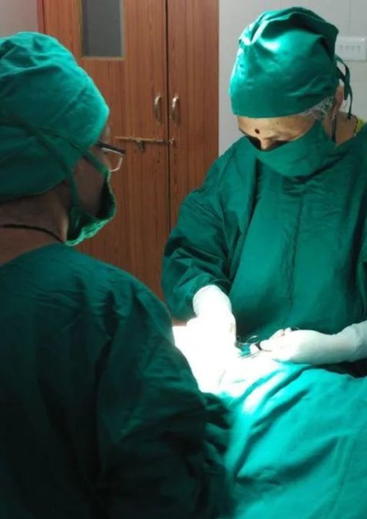 Dr. Rani and Dr. Abhay Bang working with tribal community health workers in rural Gadchiroli, Maharashtra