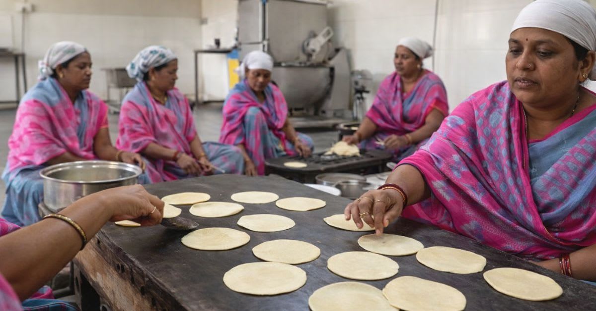 School kitchen staff preparing meals using flameless biomass-powered cooking system in Akola, Maharashtra