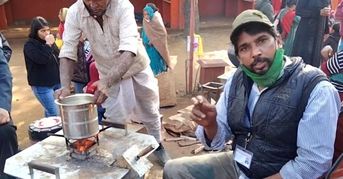 Sher Khan's Vishwaguru Chulha multi-function stove cooking dal and rotis simultaneously in Udaipur workshop