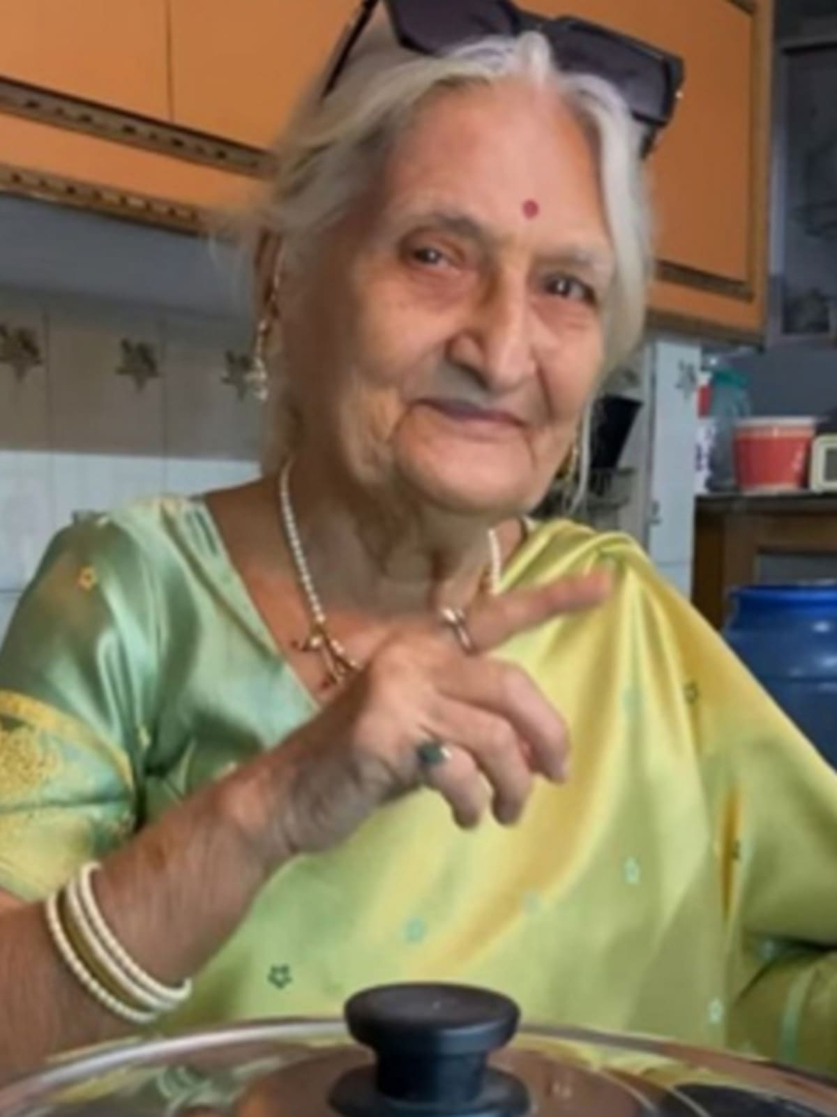 88-Year-Old Grandmother Reaches 1M Followers Cooking Online