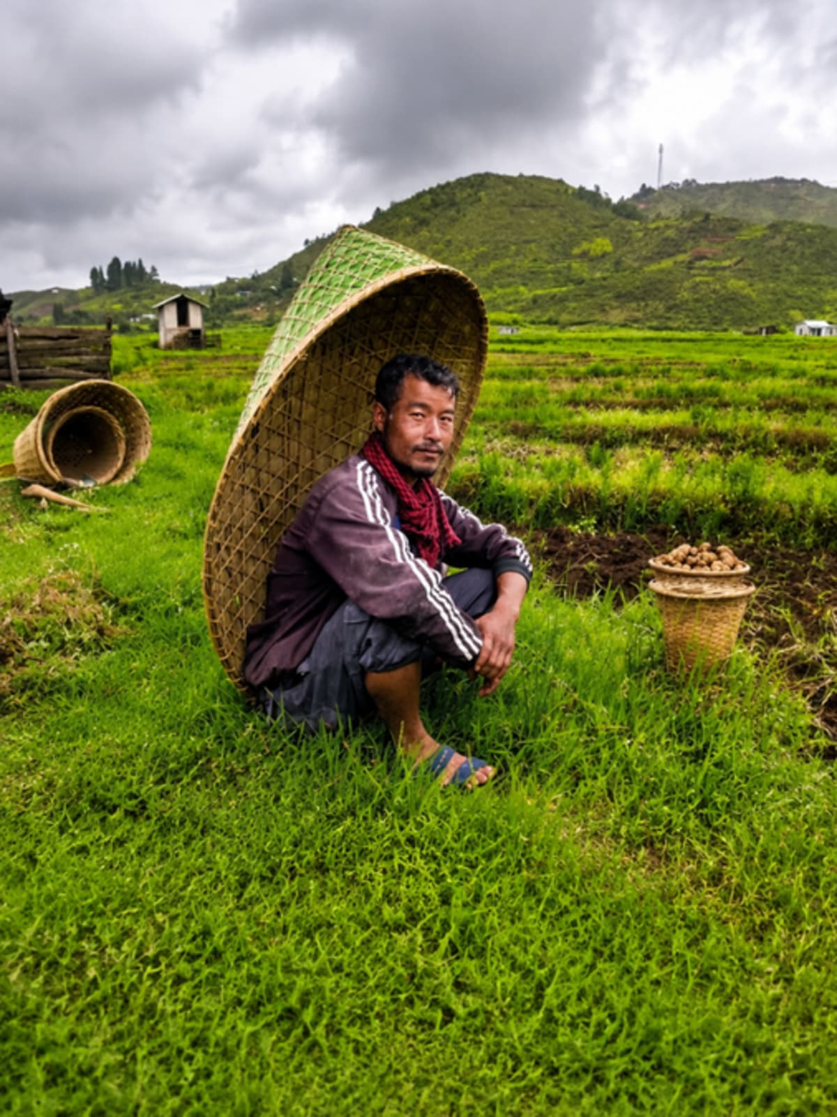 India's 100-Year-Old Bamboo Umbrella Keeps Farmers Dry