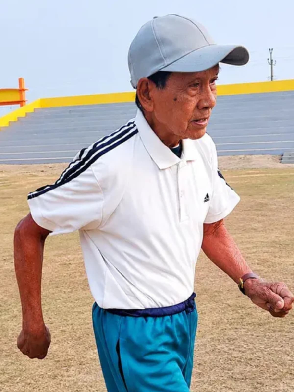 85-Year-Old Teacher Runs 10km and Coached 1,000 Students