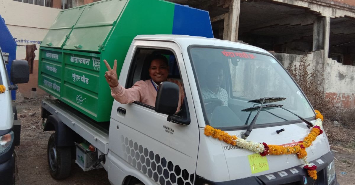 ** E-rickshaw waste ambulance collecting garbage on Delhi street for Garbage Clinic initiative