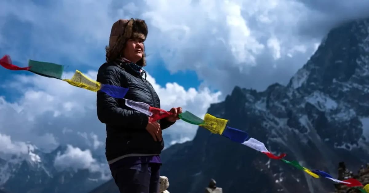 Woman Summits Everest 10 Times While Working Grocery Store - Image 3