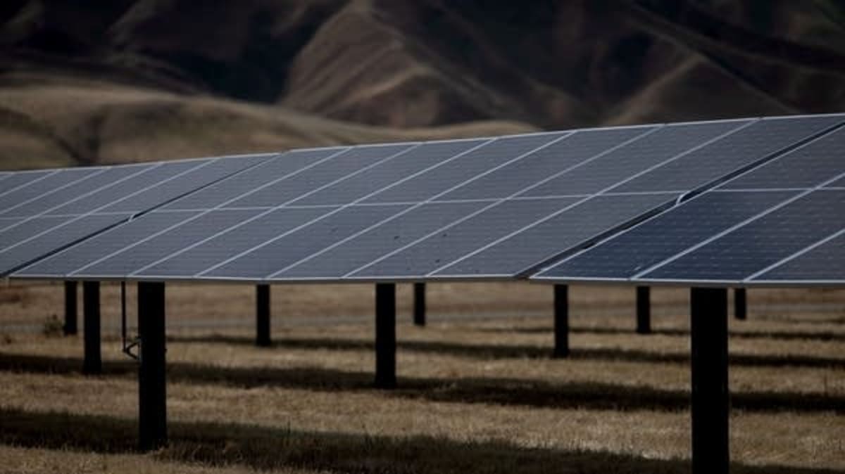 US Solar Storage Doubles Despite Cuts to Clean Energy Funds - Image 2
