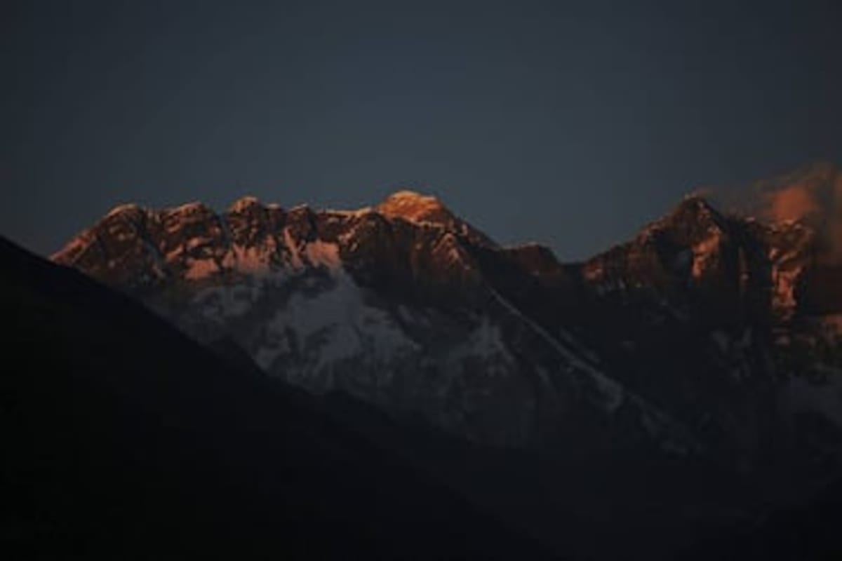 Polish Climber Summits Everest and Lhotse in Under 48 Hours - Image 3