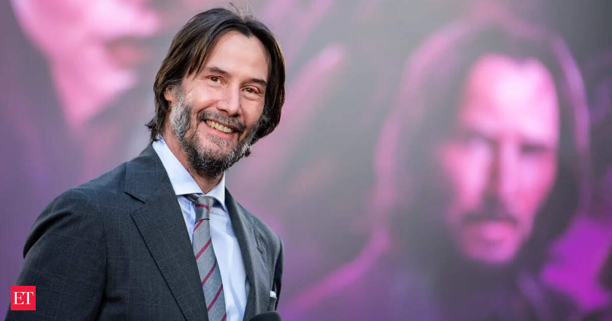 Actor Keanu Reeves at public event, known for private cancer research philanthropy work