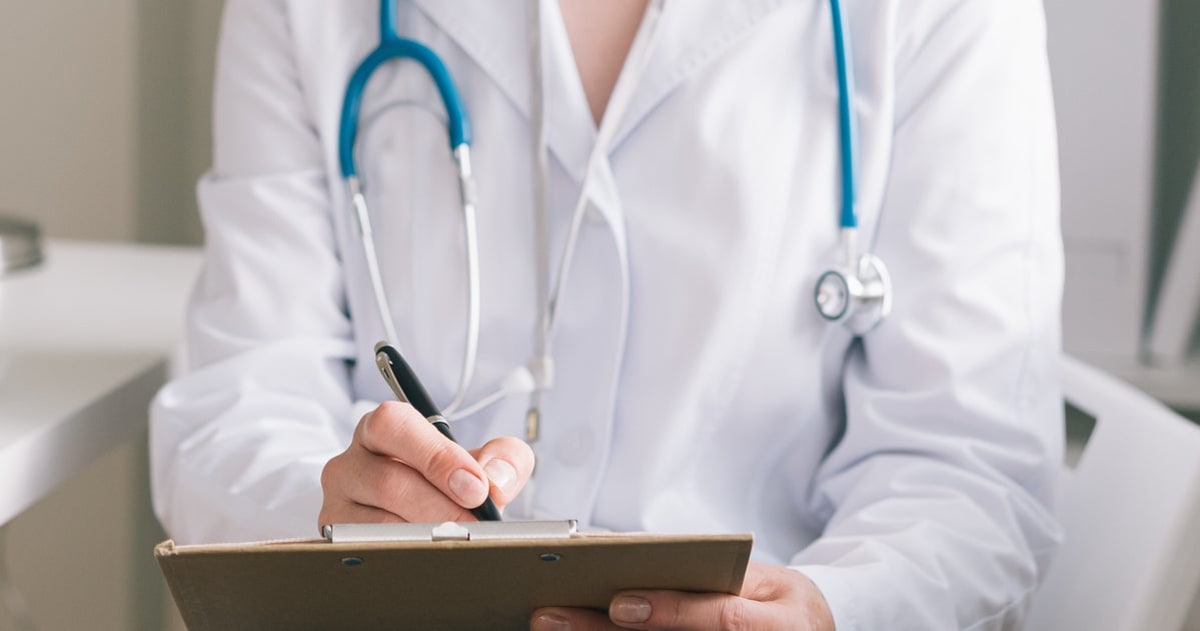 ER Doctor Helps Family Share Tragic News with 88-Year-Old