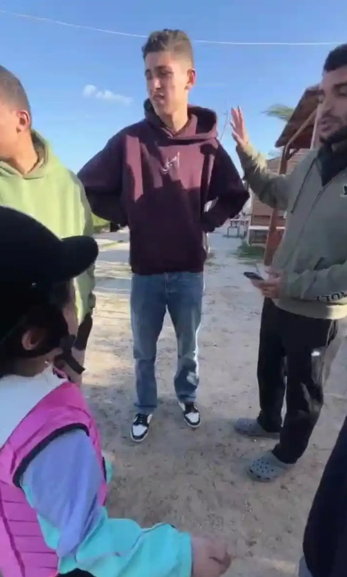 9-Year-Old Stands Up to Coaches Over Unsafe Horses - Image 3