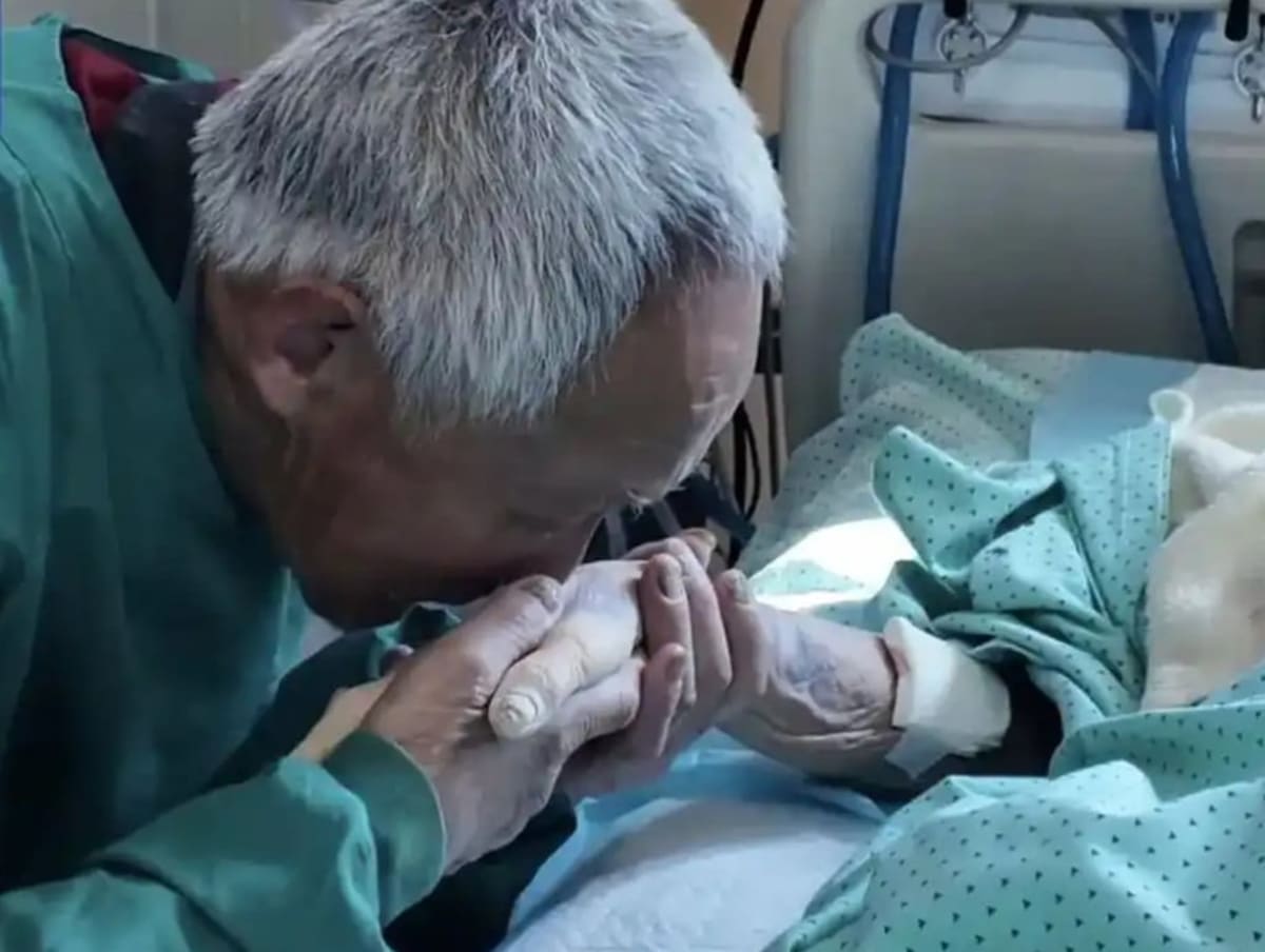82-Year-Old Travels 12 Hours Daily to See Wife in ICU - Image 3