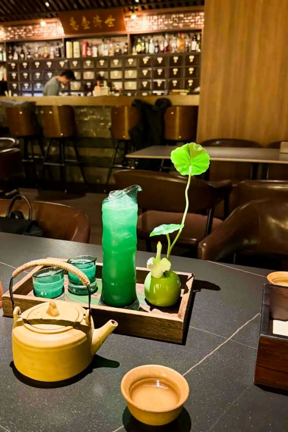 China's Young Professionals Mix Herbal Medicine With Nightlife - Image 3