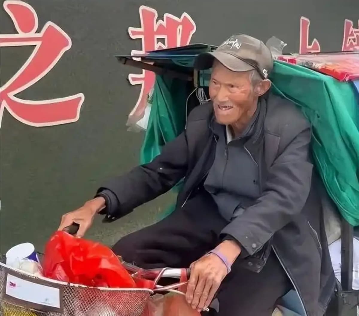 90-Year-Old Cycles China for 30 Years After Family Loss - Image 3