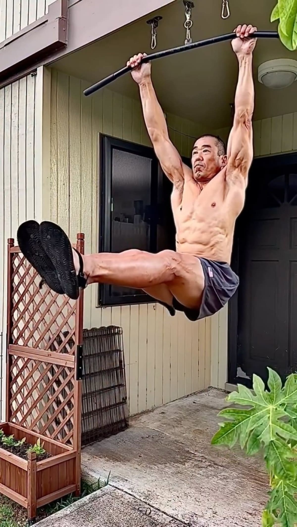 Cancer Survivor Becomes Viral Fitness Coach With 10-Minute Workouts - Image 4