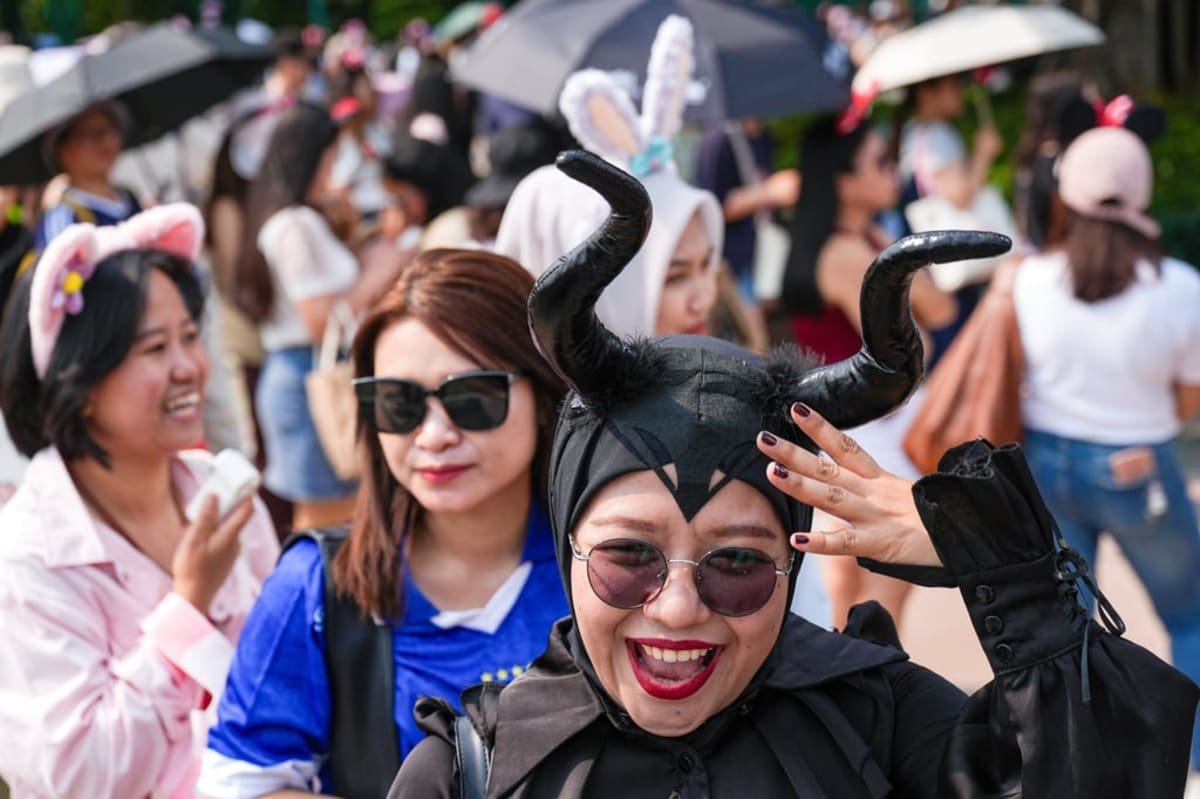 Hong Kong Disneyland Gives 5,000 Free Tickets to Helpers - Image 3