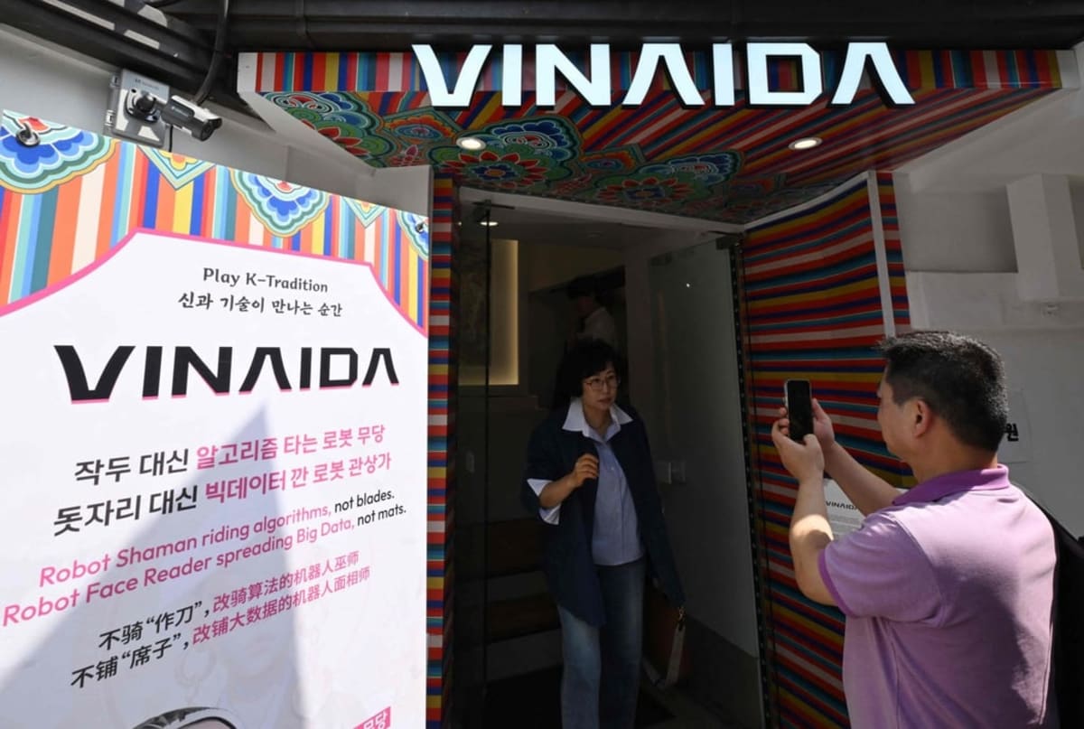 Seoul's AI Shamans Blend Ancient Fortune-Telling with Tech - Image 3