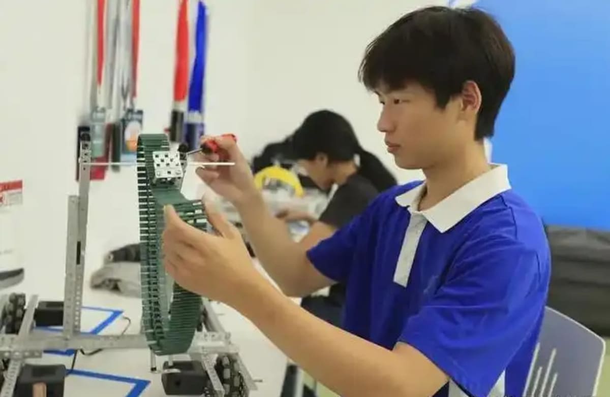 Teen CEO Builds Drone Company While Waiting Tables - Image 3
