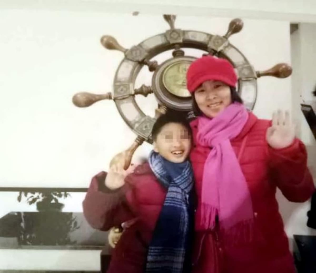 Teen Bows to Mom Who Drove Cab to Fund His Surgery - Image 4