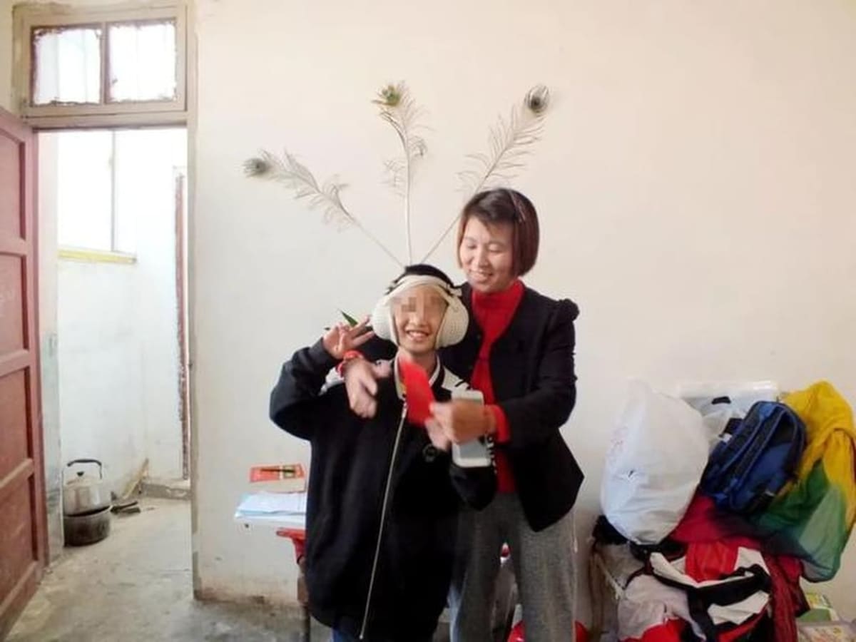 Teen Bows to Mom Who Drove Cab to Fund His Surgery - Image 5