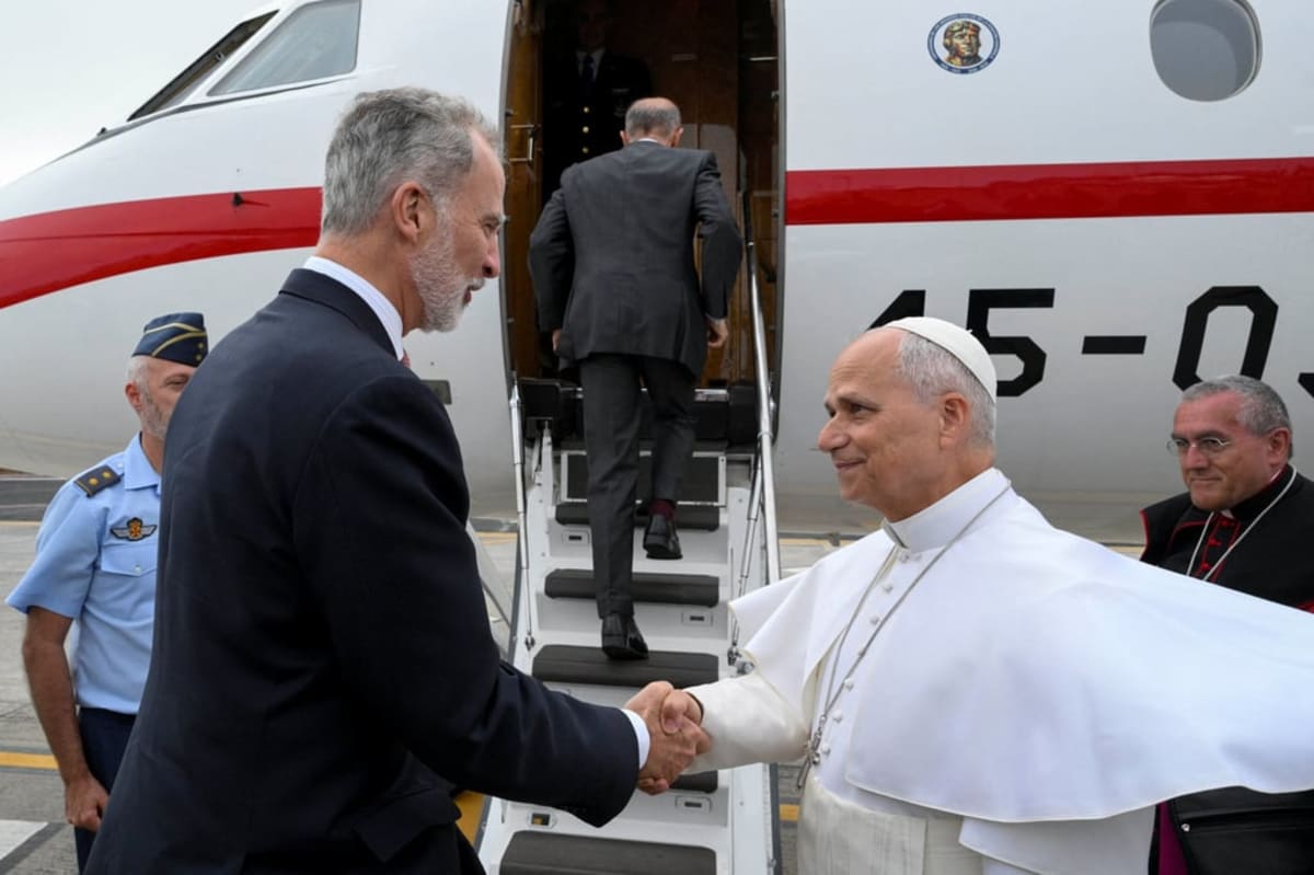 King of Spain Lends Pope His Private Jet After Breakdown - Image 3