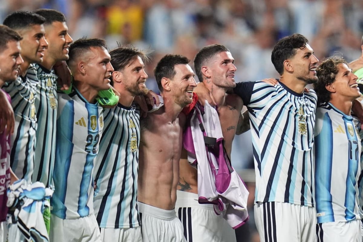 Argentina's Soccer Team Donates to China Flood Victims - Image 4