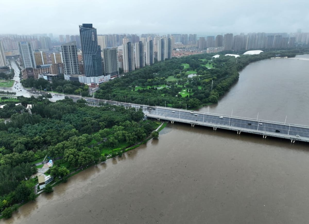 Argentina's Soccer Team Donates to China Flood Victims - Image 5