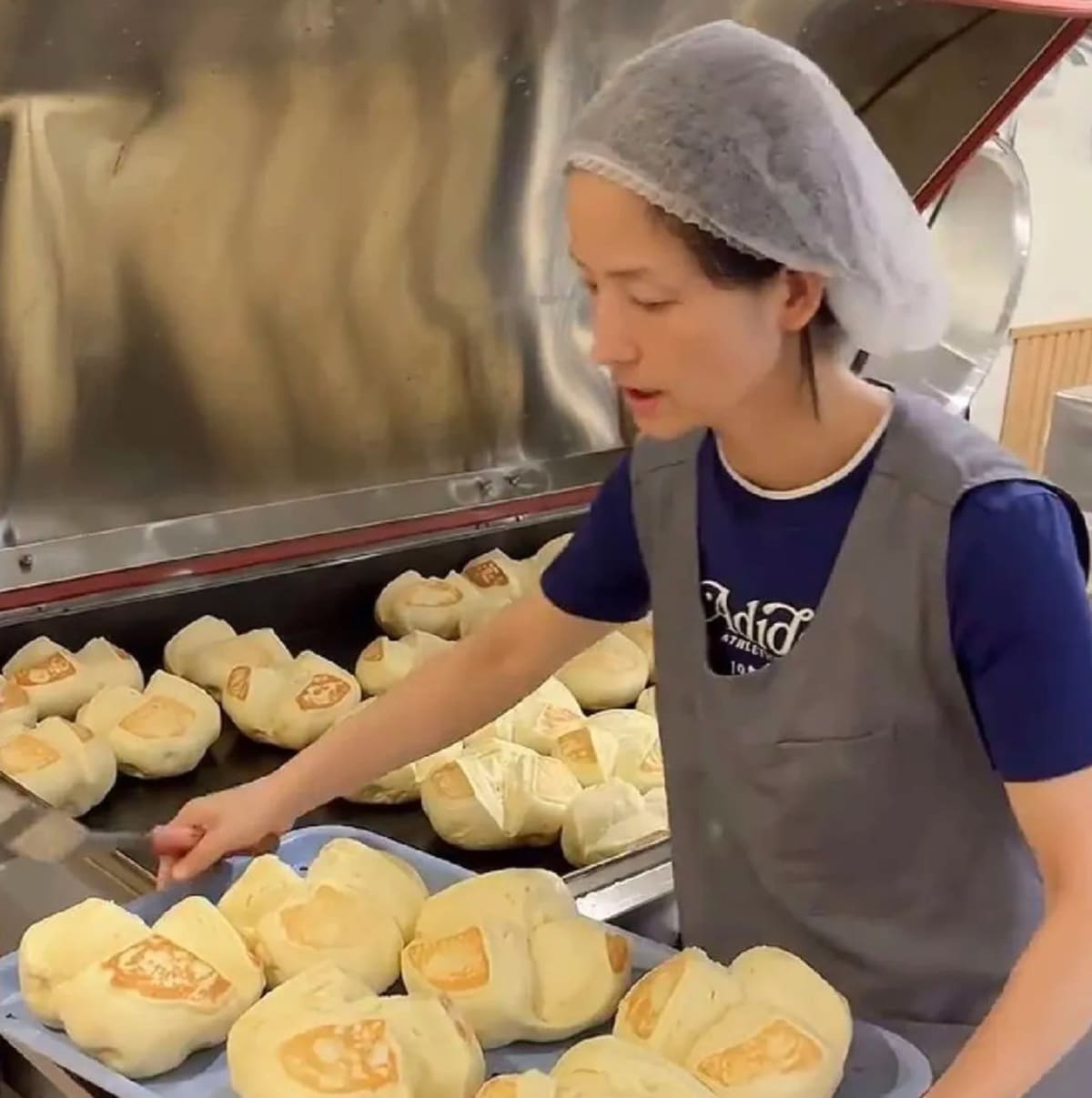 Doctor Quits 20-Year Career, Finds Joy Selling Buns - Image 4