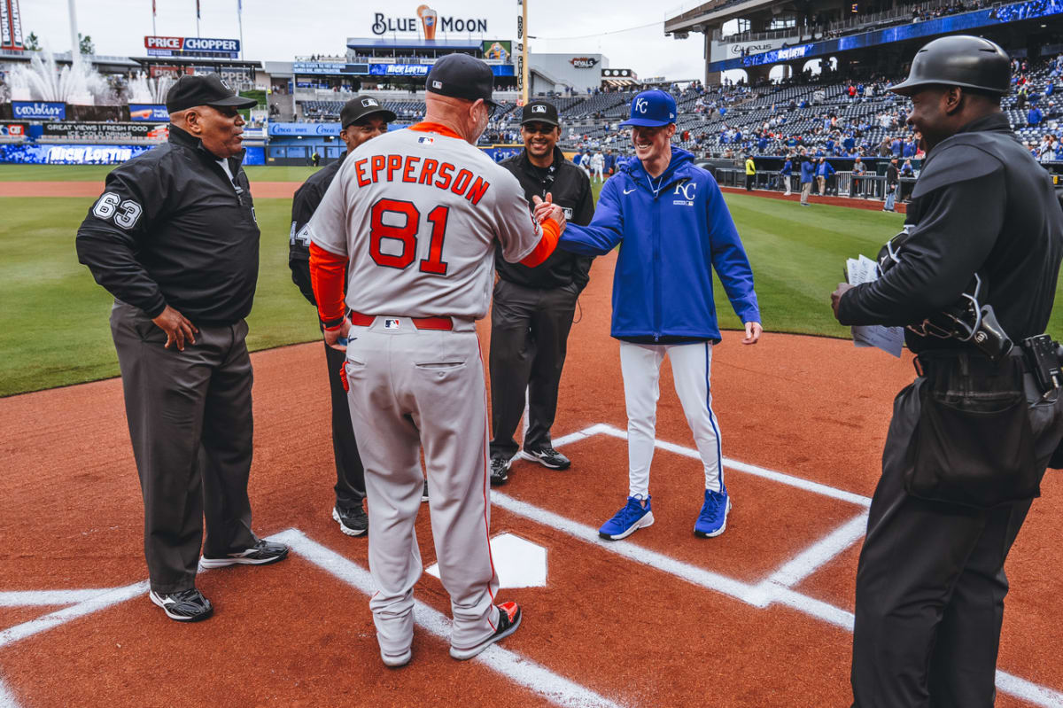 Father and Son Meet on MLB Field After 30 Years in Baseball - Image 3