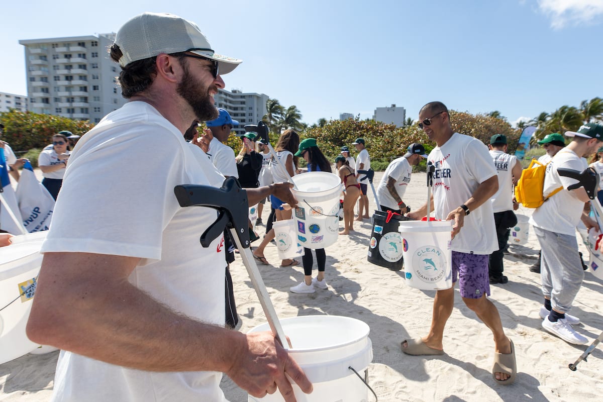 MLB Stars Help Clean Miami Beach Ahead of 2026 Classic - Image 3