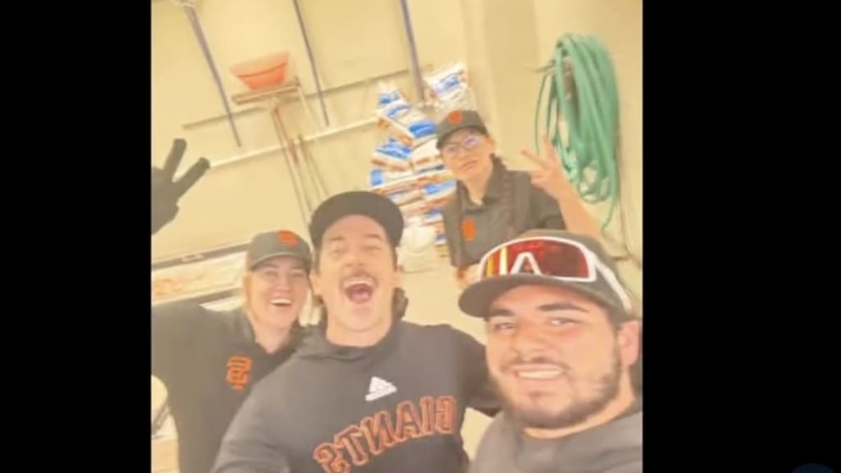 Giants Grounds Crew Returns Phone With Adorable Selfie - Image 2