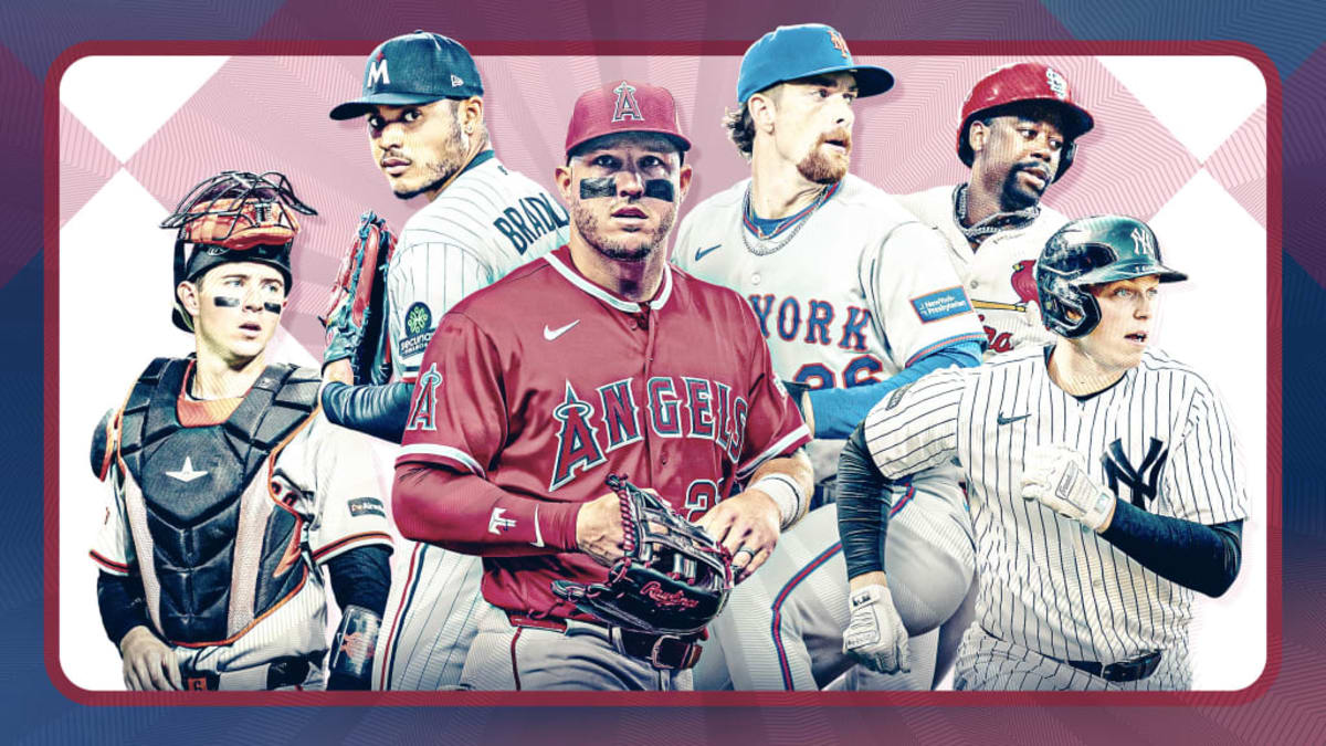 100 Friends Dress as Hot Dogs for Her 50th Birthday - Image 2