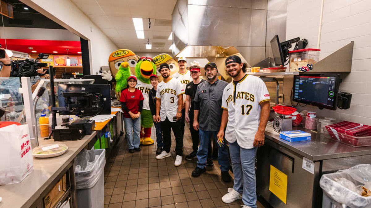 Pirates Players Surprise Sheetz Customers With Free Food & Gas - Image 3
