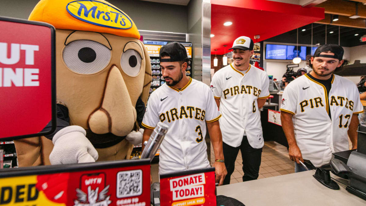Pirates Players Surprise Sheetz Customers With Free Food & Gas - Image 2