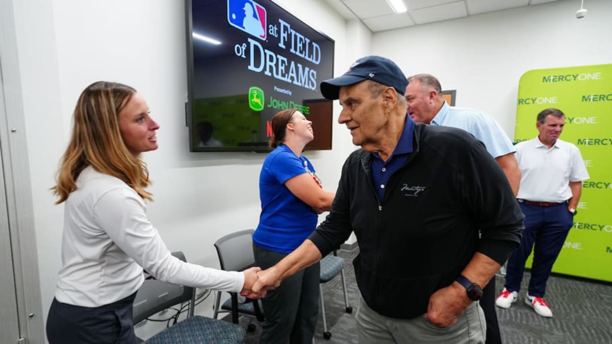 MLB Surprises 5 Cancer Patients With Field of Dreams Tickets - Image 4