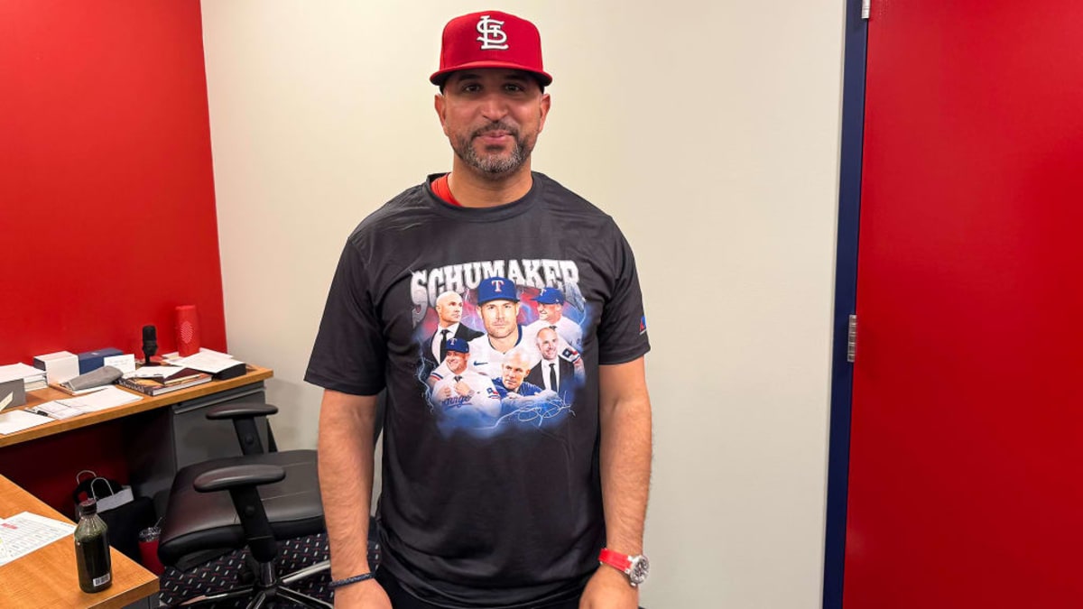 Rangers Manager Gifts Rival His Own Promotional T-Shirt - Image 2