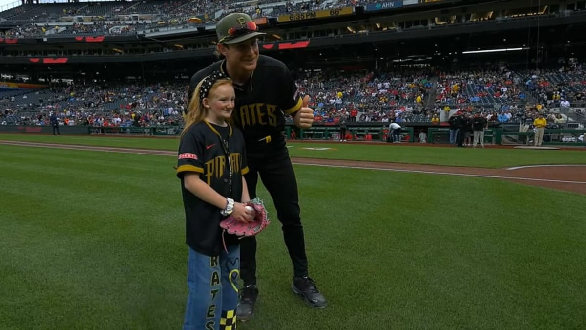 Pirates Star Surprises 10-Year-Old Cancer Survivor at Game