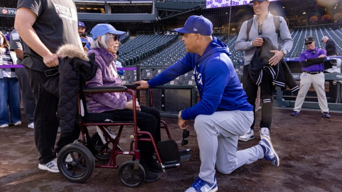 100-Year-Old Nagasaki Survivor Meets Her Baseball Heroes - Image 2