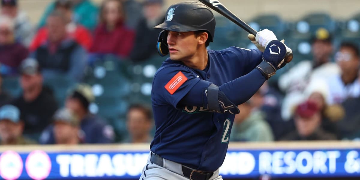 Mariners Duo Scores Key Hits at Venue Where Dreams Began