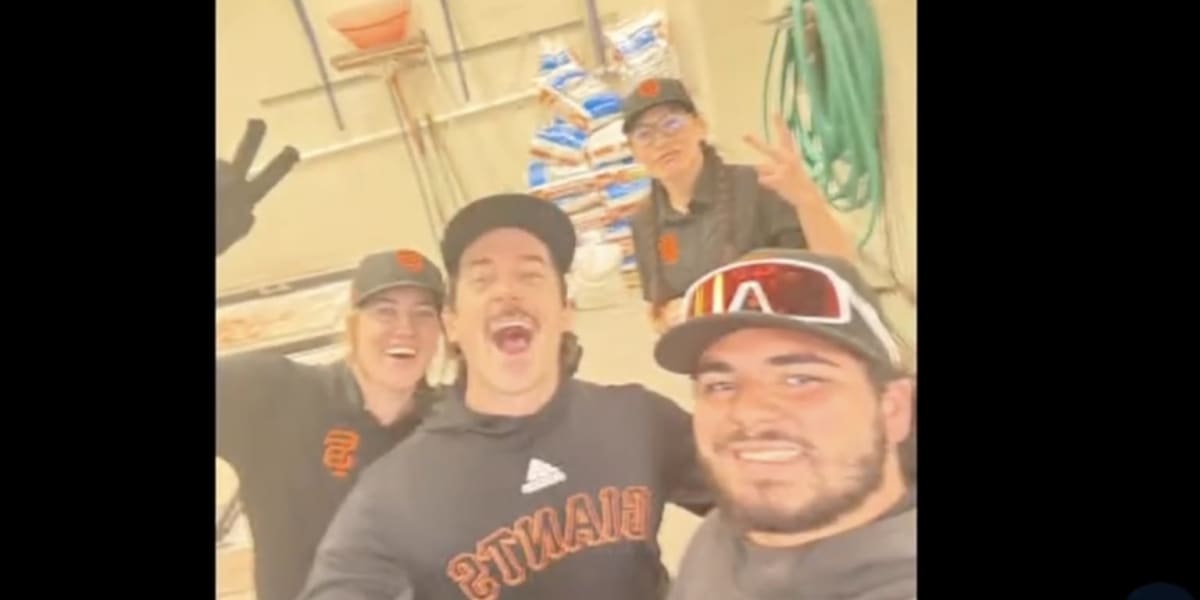 Giants Grounds Crew Returns Phone With Adorable Selfie