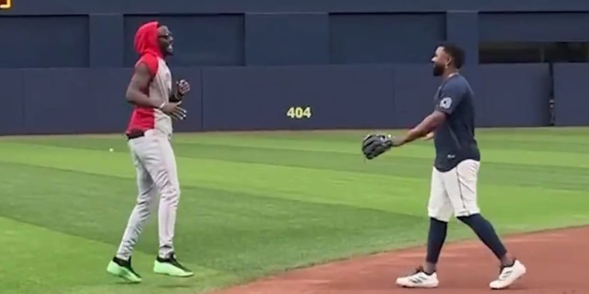 Cincinnati Reds shortstop Elly De La Cruz diving horizontally to catch ground ball during game