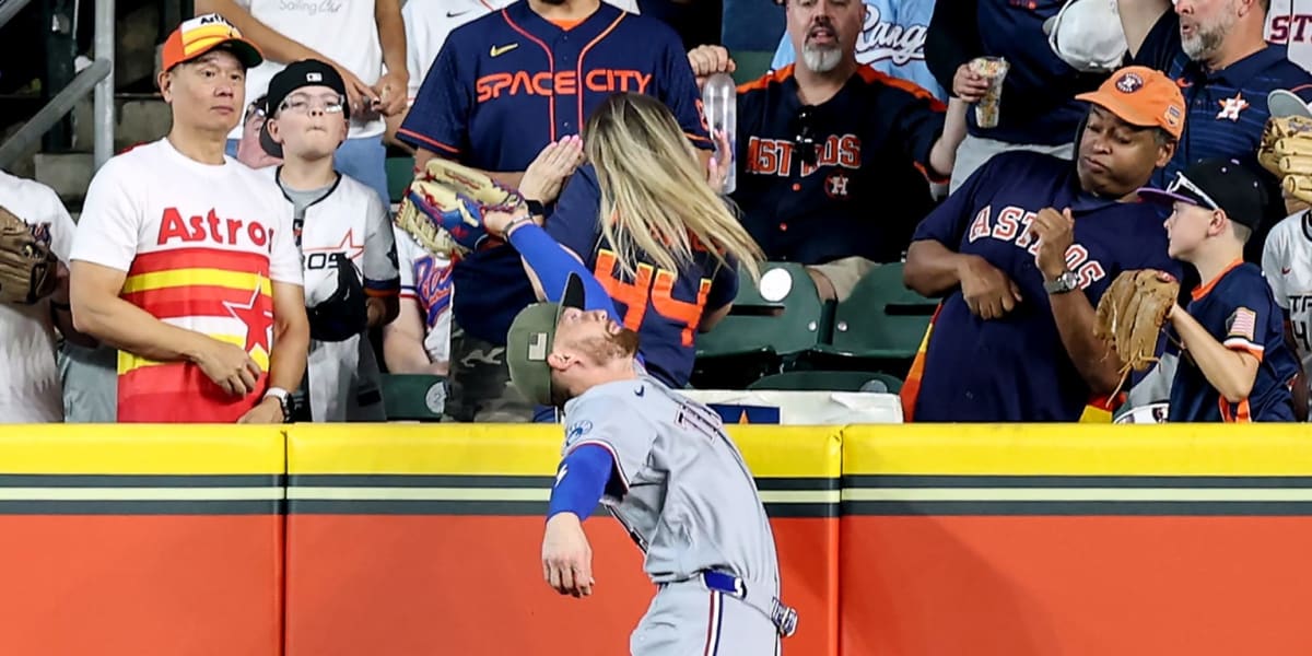 Rangers Outfielder Robs Homer, Then Gifts Ball to Fan