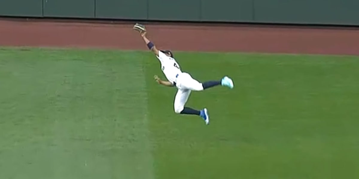 Mariners' J-Rod Makes Impossible Catch on 107 mph Liner