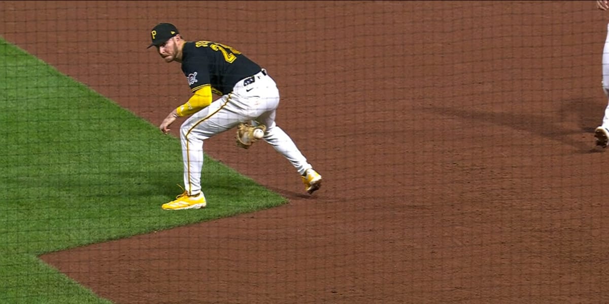 Pirates' O'Hearn Practices Daily Trick Play, Uses It to Win