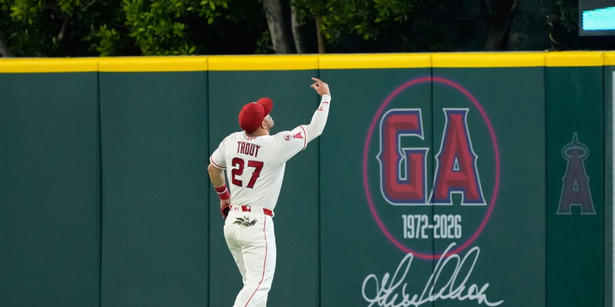 Los Angeles Angels players wearing memorial patches honoring Hall of Famer Garret Anderson during tribute game