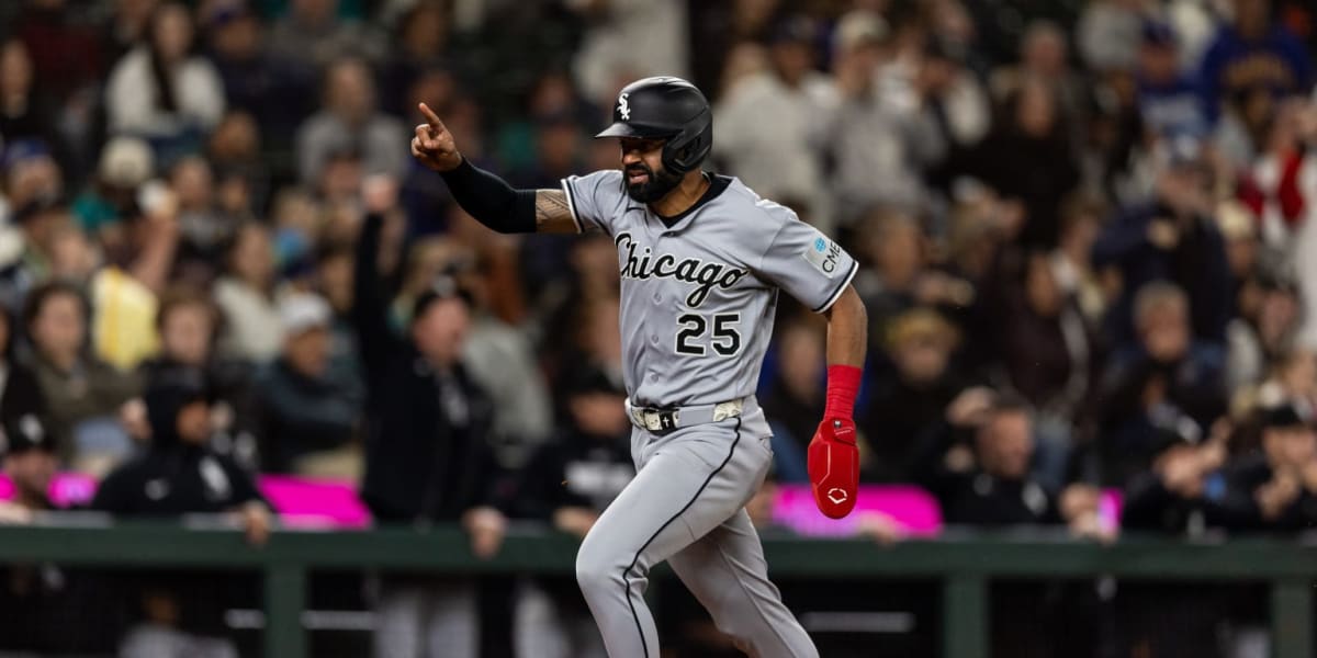 White Sox Rally Twice in Ninth to Beat Mariners 2-1