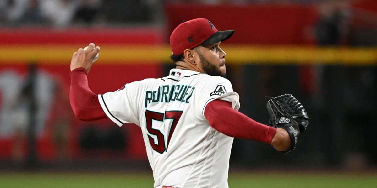 Arizona Diamondbacks pitcher Eduardo Rodriguez throwing a pitch during game against Los Angeles Dodgers