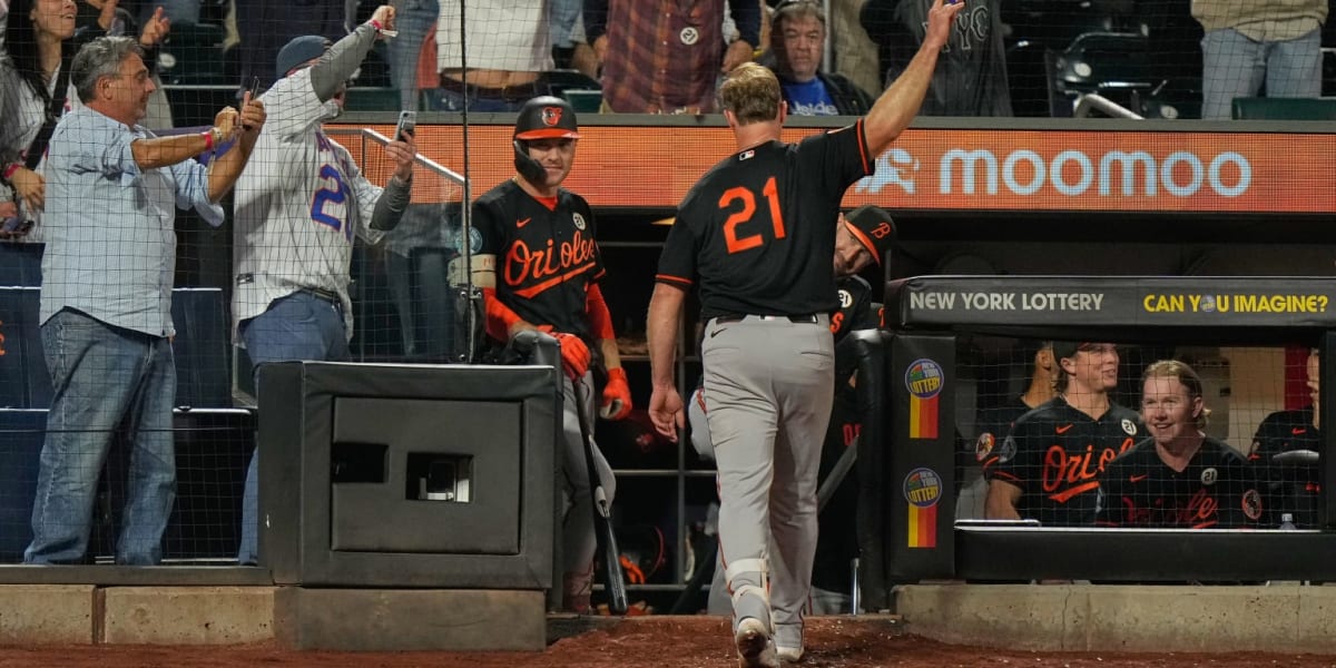 Pete Alonso Gifts Mets Fans Jerseys, Bats, Beers for 300th HR