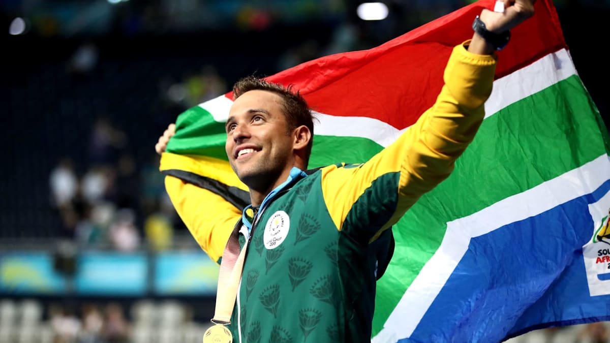 Chad Le Clos diving into swimming pool during competitive race at international meet
