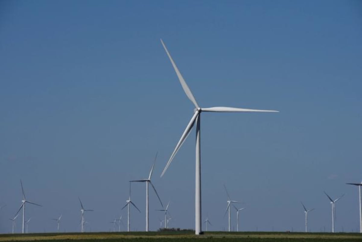 America's Largest Wind Farm Now Powers a Million Homes - Image 3