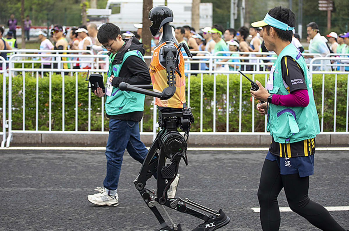 Robots Target Sub-1-Hour Half Marathon at Beijing Race - Image 2